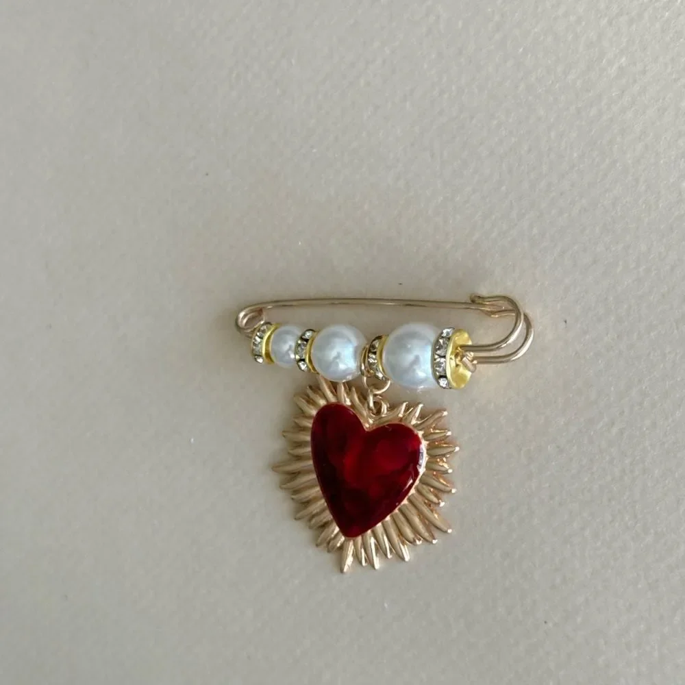 Red Heart Brooch M1456